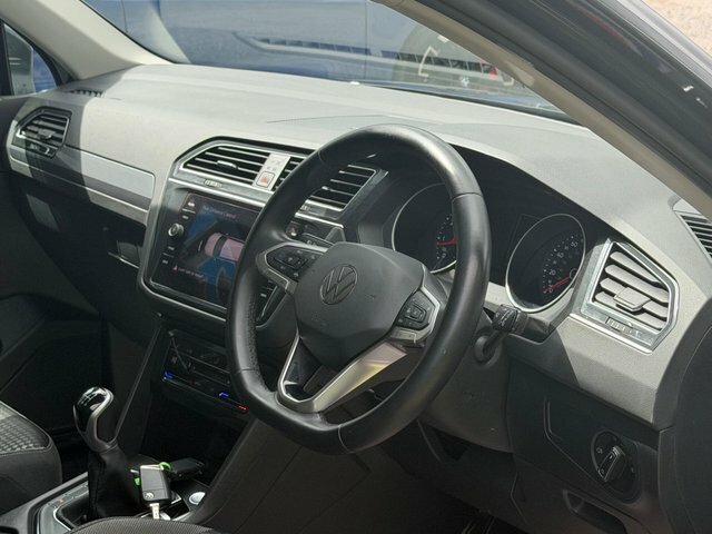 Volkswagen Tiguan Active Black #27