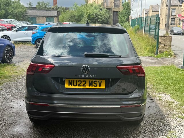 Volkswagen Tiguan Active Black #9