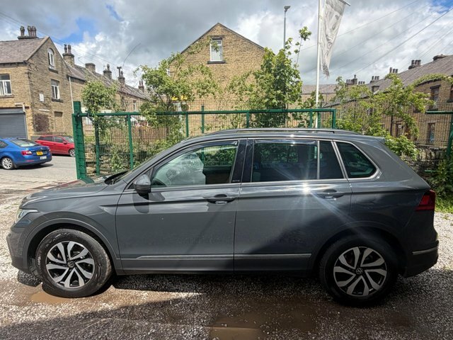 Volkswagen Tiguan Active Black #8