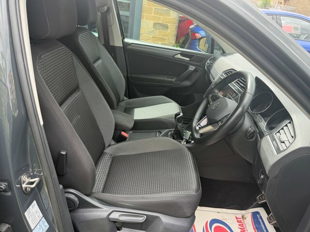 Volkswagen Tiguan Active Black #28