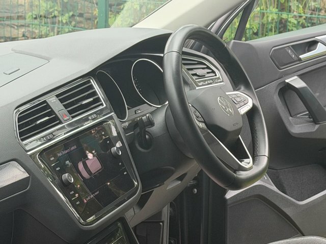 Volkswagen Tiguan Active Black #39