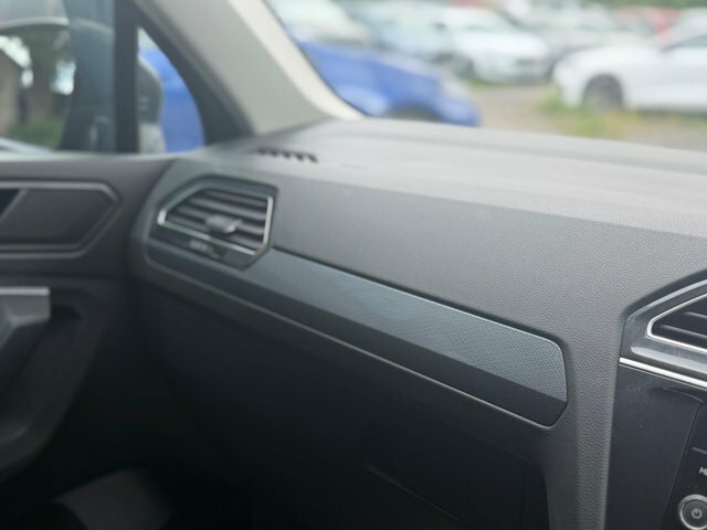 Volkswagen Tiguan Active Black #60