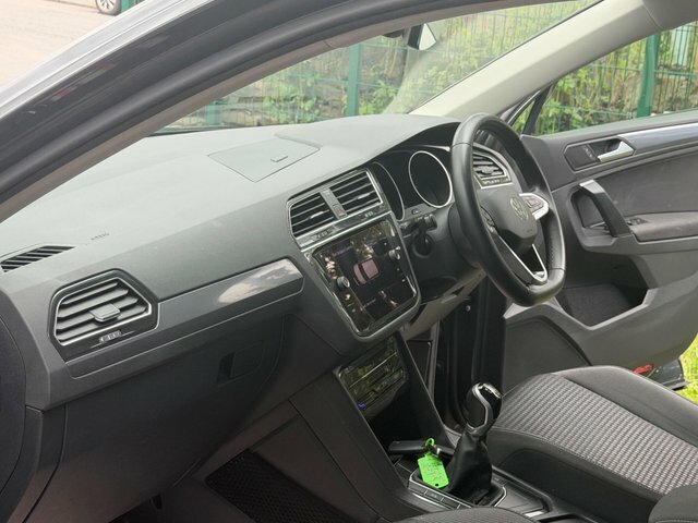 Volkswagen Tiguan Active Black #44