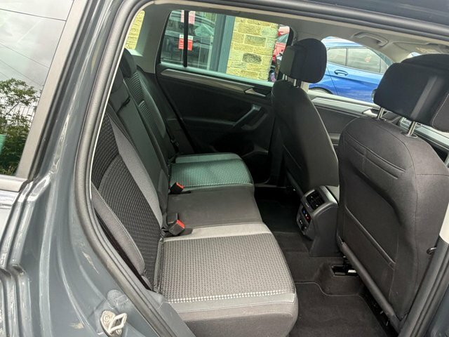 Volkswagen Tiguan Active Black #34
