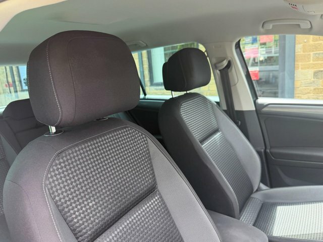 Volkswagen Tiguan Active Black #31