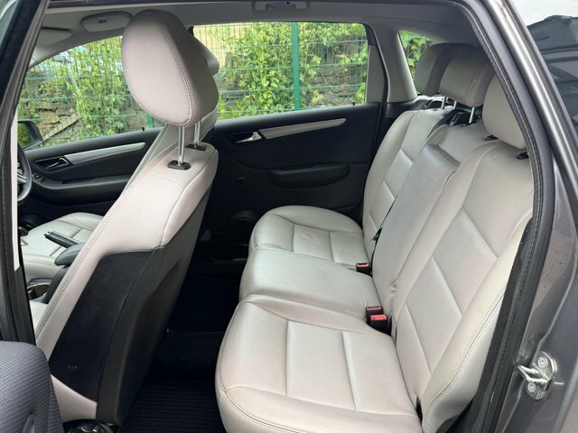 Mercedes-Benz B Class B160 Se Cvt Blue #25