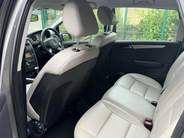 Mercedes-Benz B Class B160 Se Cvt Blue #24