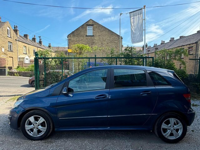 Mercedes-Benz B Class Mpv Blue #4