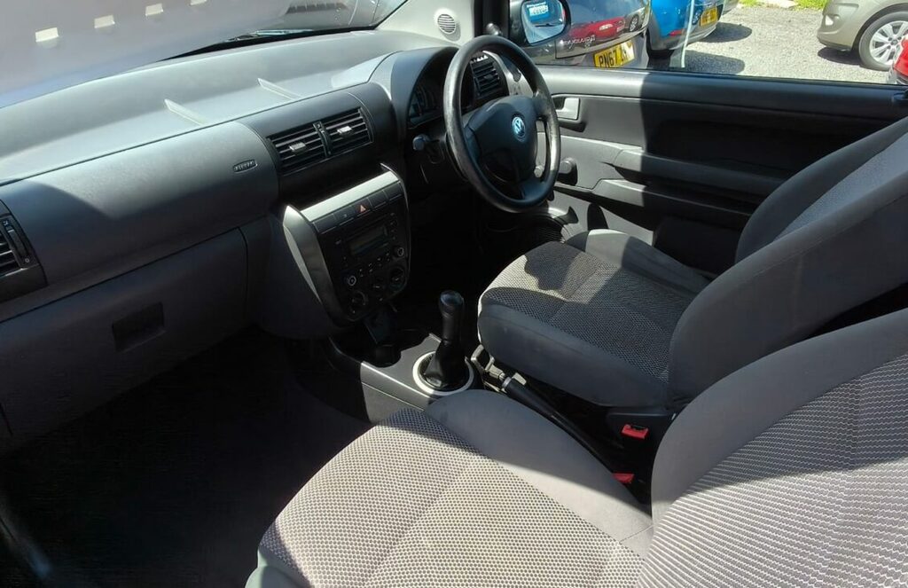 Volkswagen Fox Hatchback Black #4