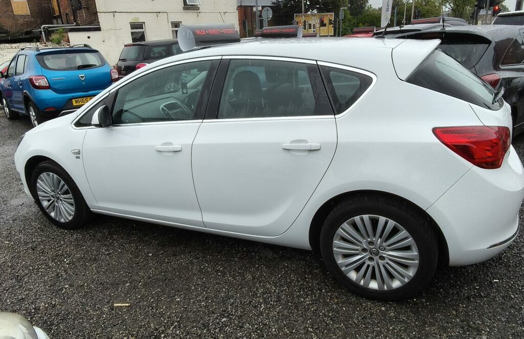 Vauxhall Astra Hatchback SM64OYD Black