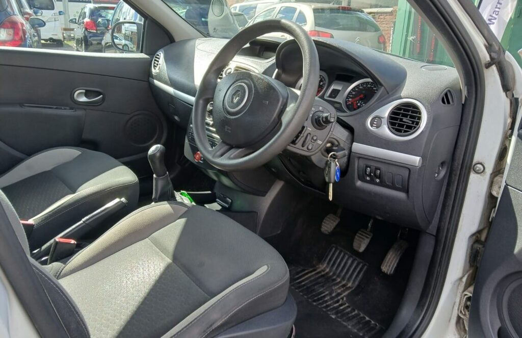 Renault Clio Hatchback MK60VLR Black #3