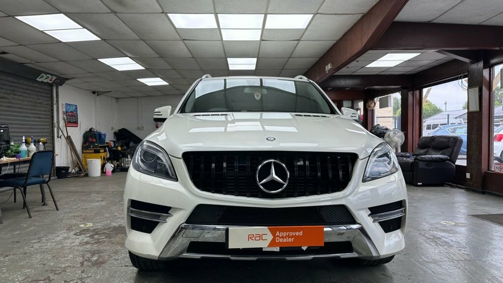 Mercedes-Benz M Class 3L Amg Sport White #2