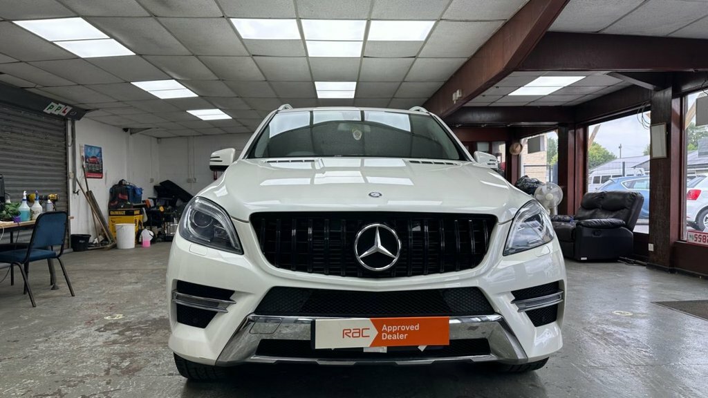 Mercedes-Benz M Class 3L Amg Sport White #3
