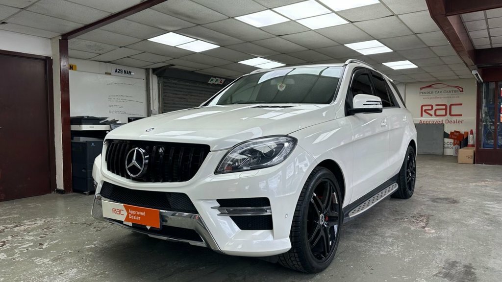 Mercedes-Benz M Class 3L Amg Sport White #4