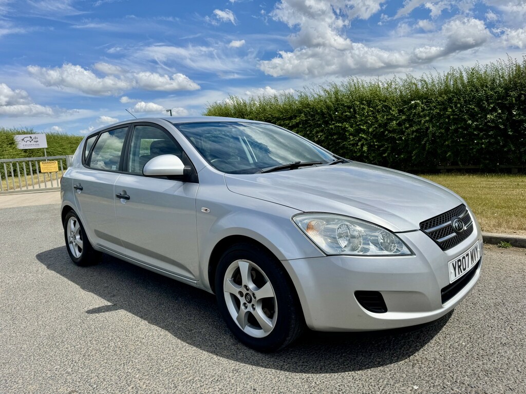 Kia Ceed 1.4 Gs Red #1