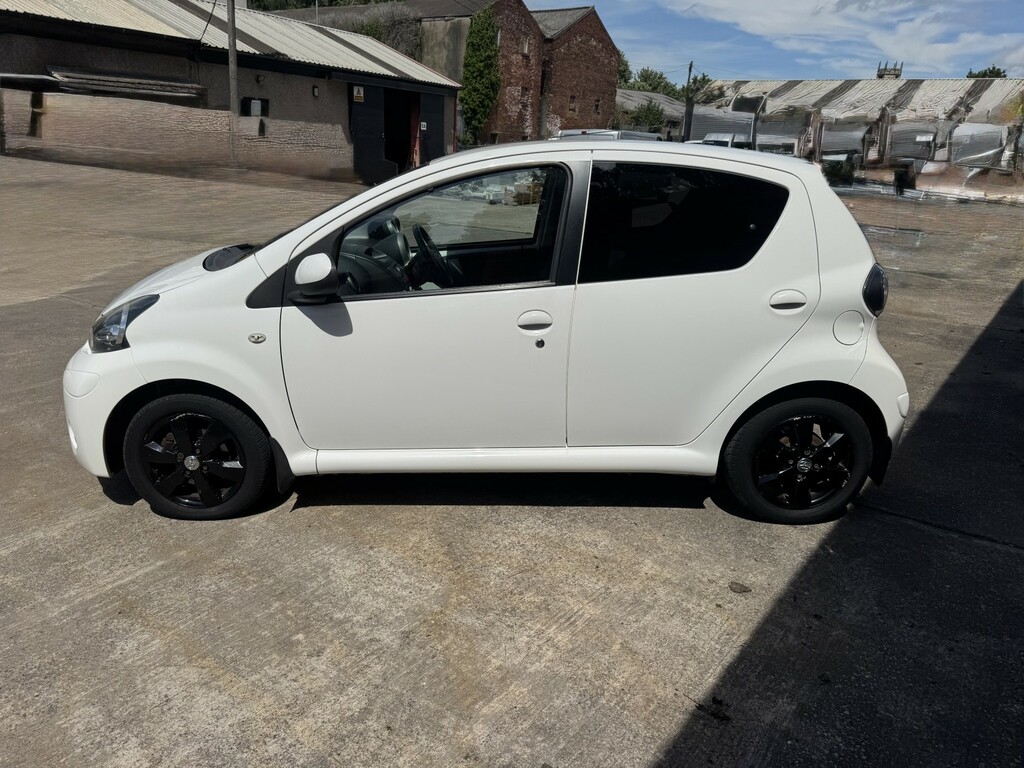 Toyota Aygo Hatchback White #9