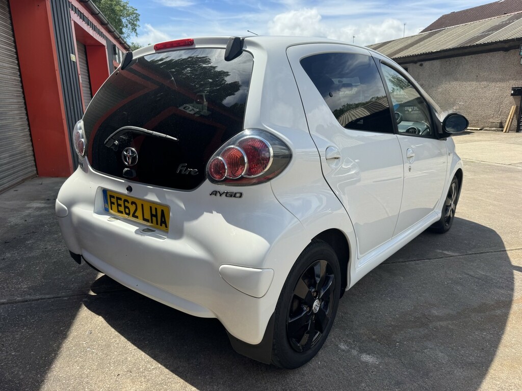 Toyota Aygo 1.0 Vvt-i Fire White #2