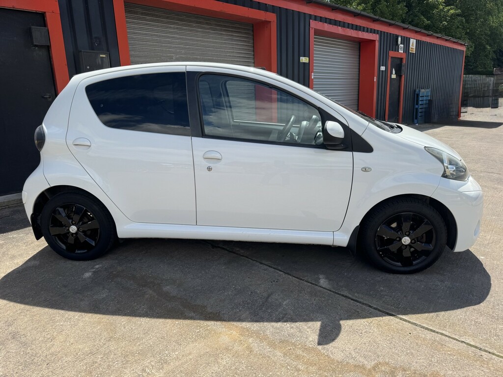 Toyota Aygo Hatchback White #10