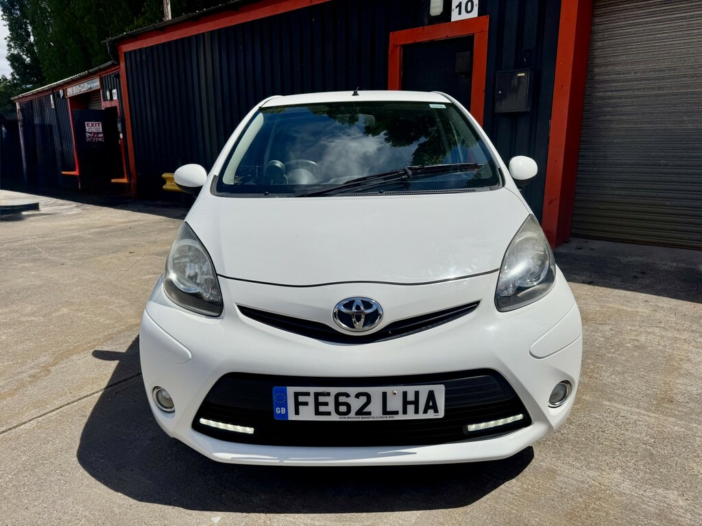 Toyota Aygo Hatchback White #11