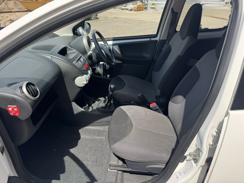 Toyota Aygo Hatchback White #8
