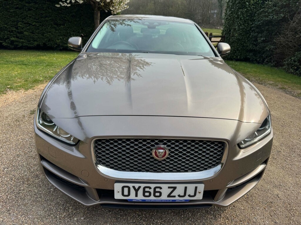 Jaguar XE Portfolio D Awd 4Wd  #2