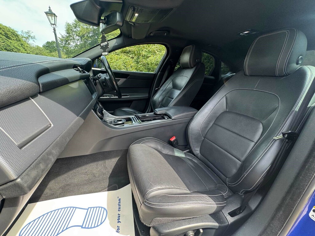 Jaguar XF 2L R-sport White #19