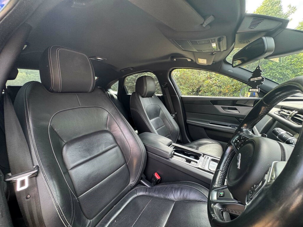 Jaguar XF 2L R-sport White #18