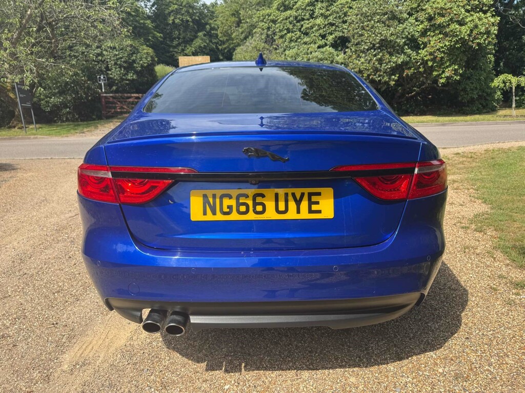 Jaguar XF 2L R-sport White #40