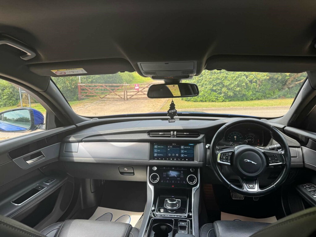 Jaguar XF 2L R-sport White #9