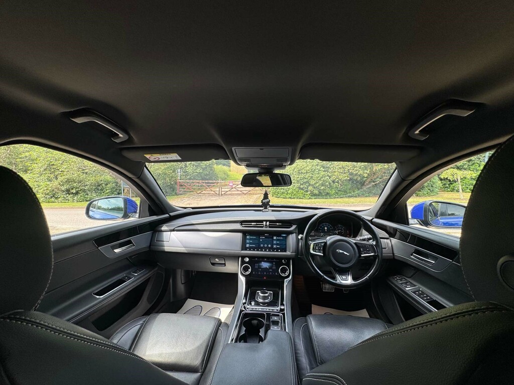 Jaguar XF 2L R-sport White #14