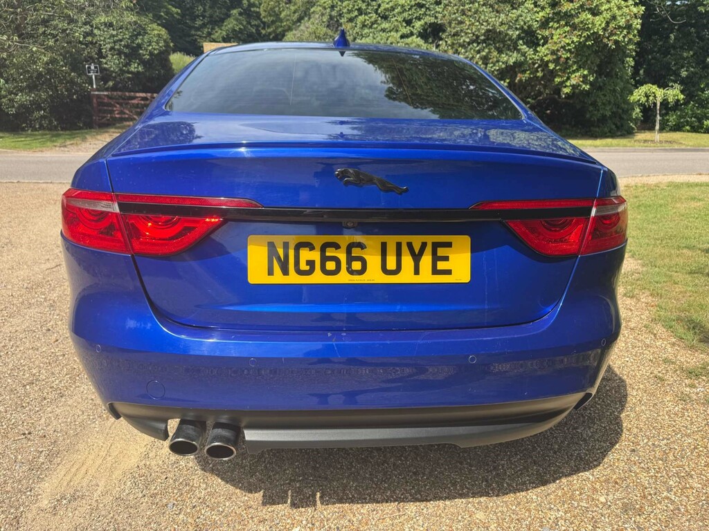 Jaguar XF 2L R-sport White #32