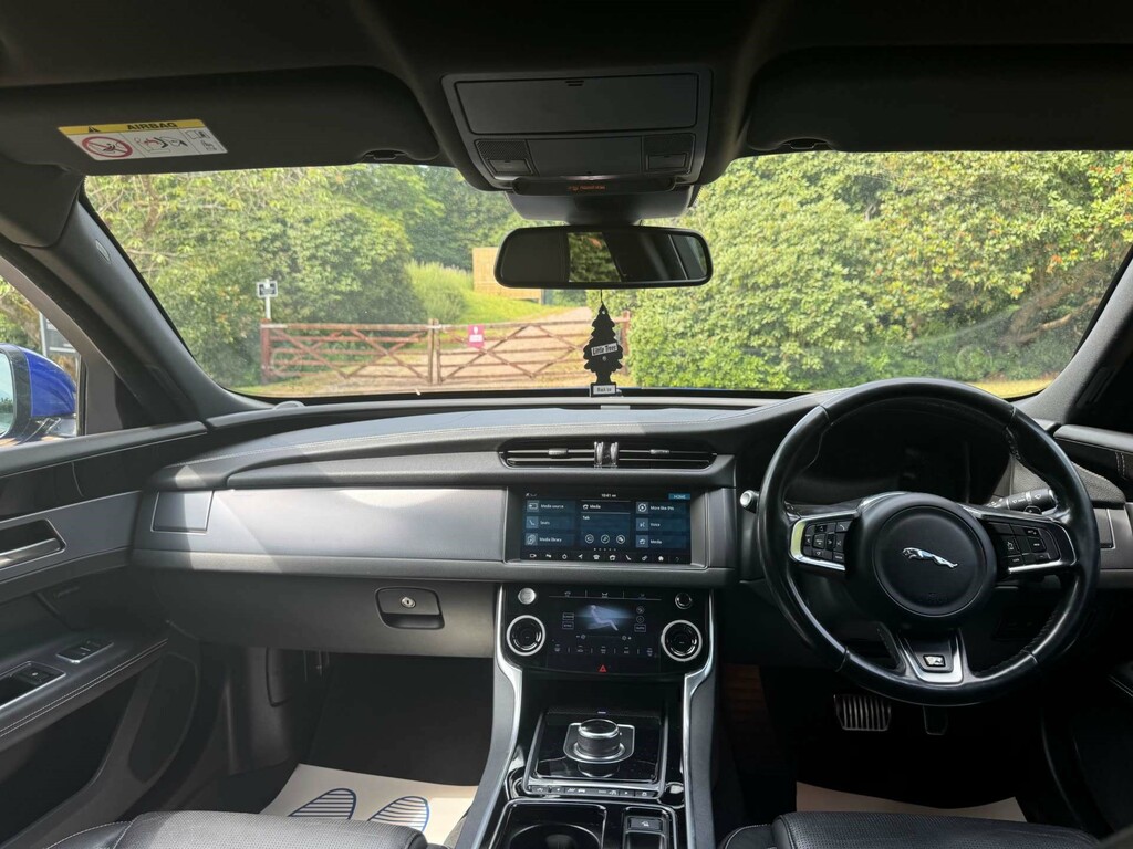Jaguar XF 2L R-sport White #20