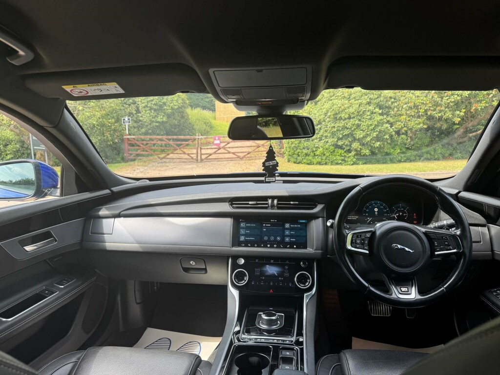 Jaguar XF 2L R-sport White #17