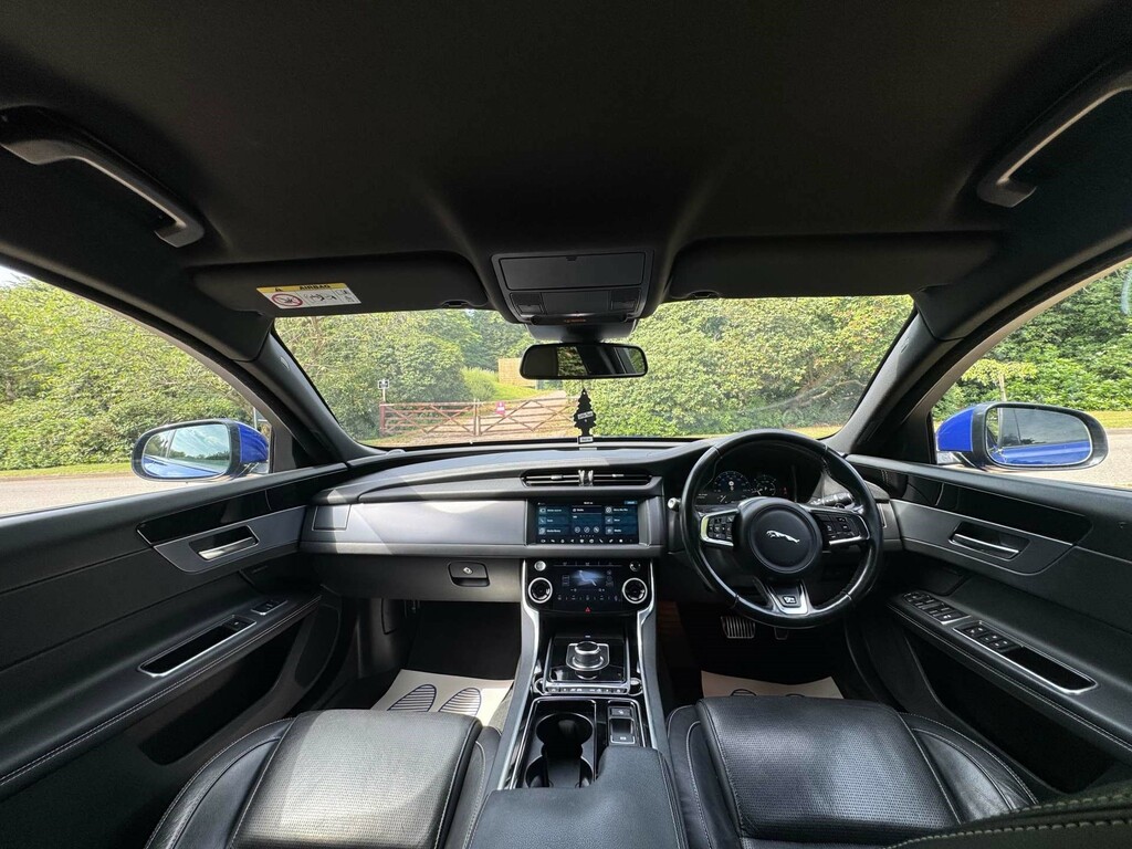 Jaguar XF 2L R-sport White #24
