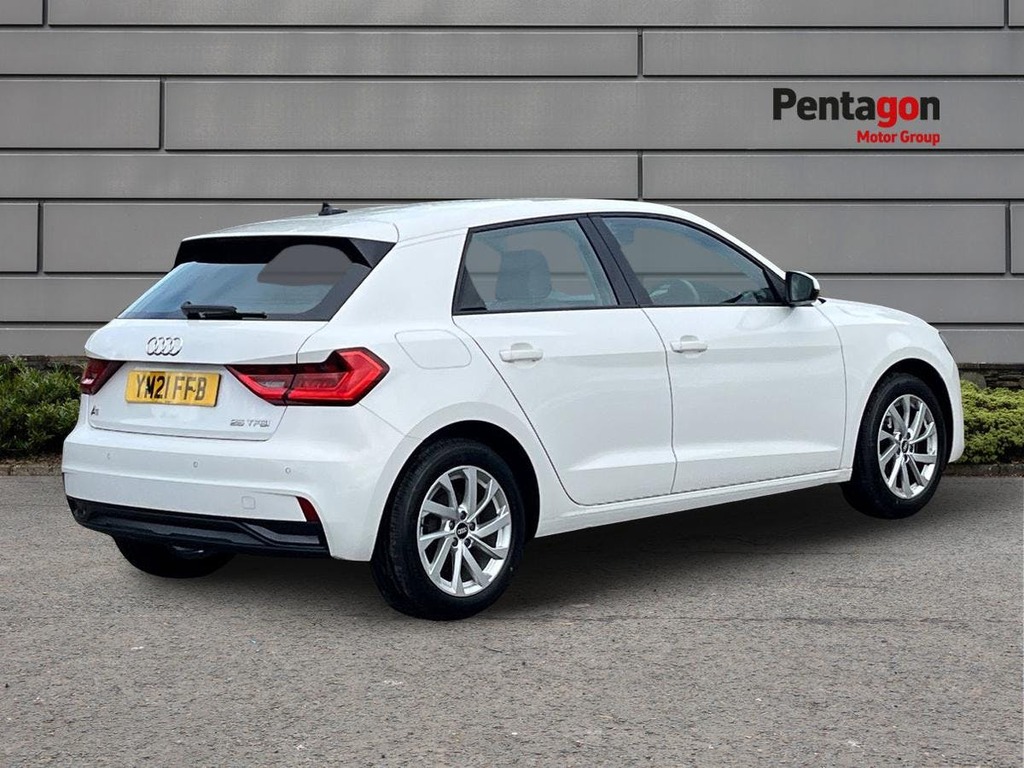 Audi A1 1.0 Tfsi 25 Sport Sportback Euro YM21FFB White #4