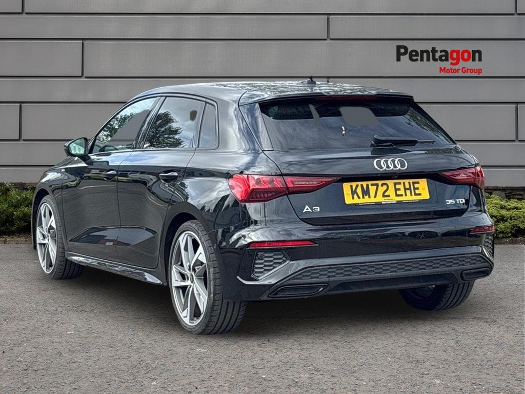 Audi A3 2.0 Tdi 35 Edition 1 Sportback S Tronic Black #2