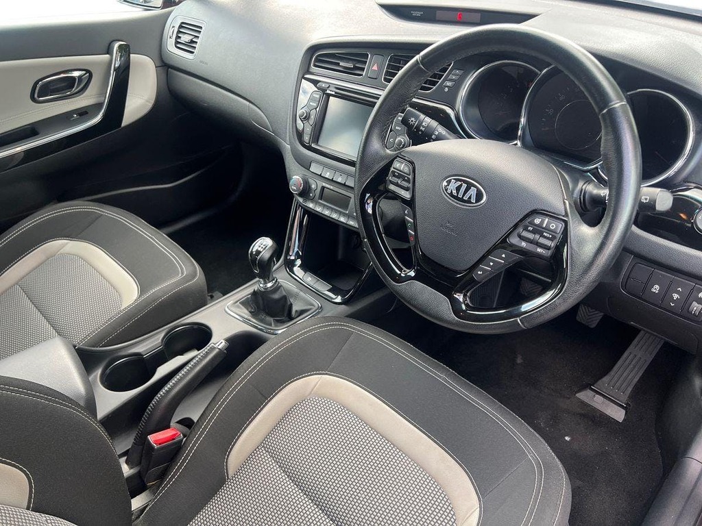 Kia Ceed 1.6 Crdi Ecodynamics 3 Hatchback Red #5