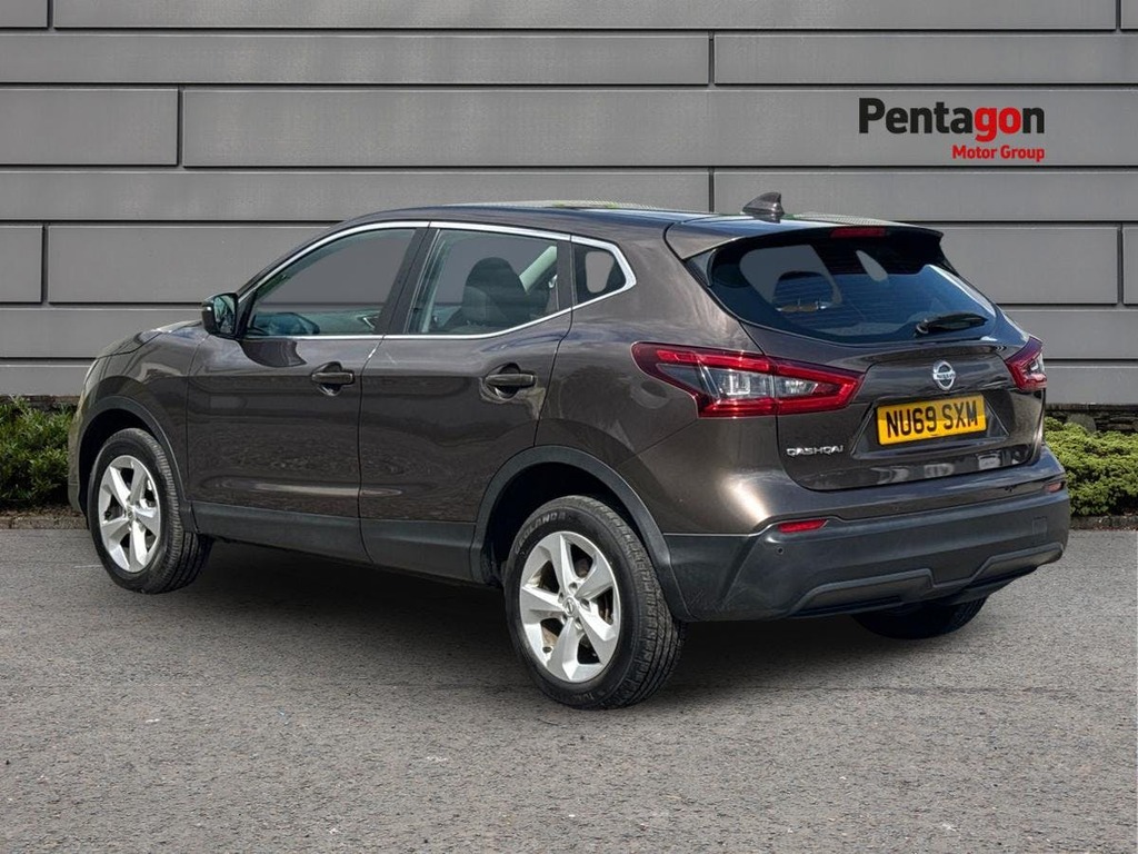 Nissan Qashqai 1.5 Dci Acenta Premium Suv Euro NU69SXM Brown #2