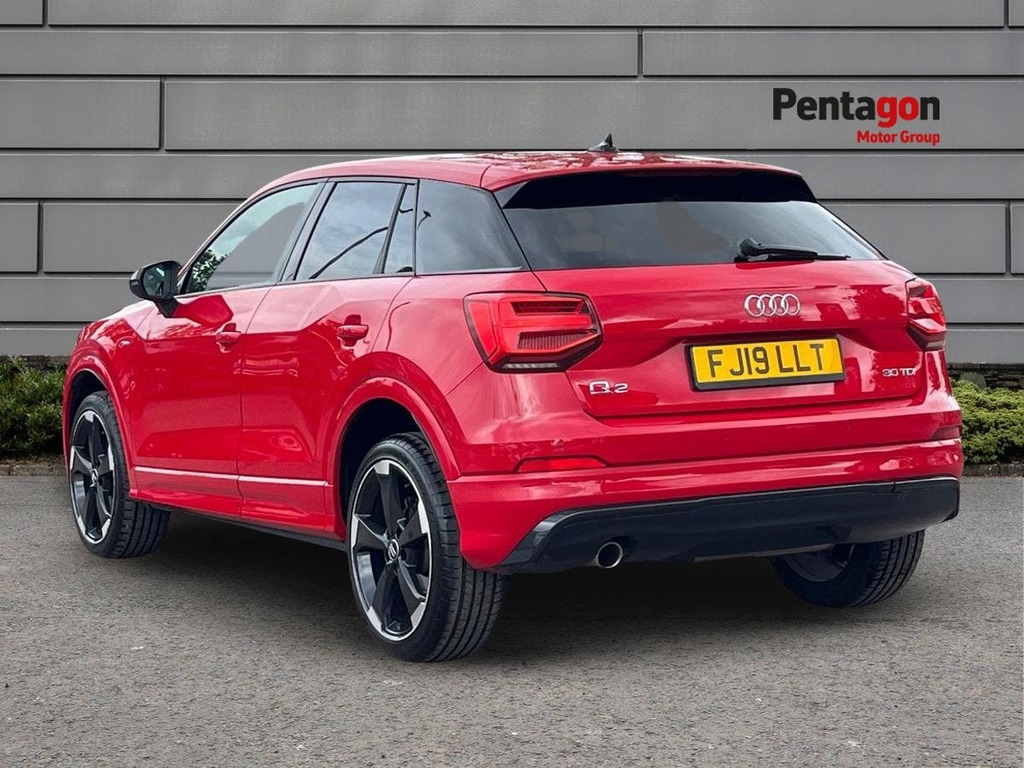 Audi Q2 1.6 Tdi 30 Black Edition Suv Eur Red #2