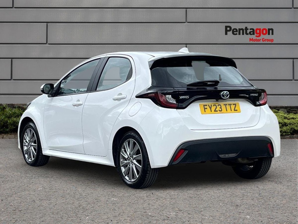 Toyota Yaris 1.5 Vvt H Icon Hatchback Hybrid E Cvt E FY23TTZ White #2