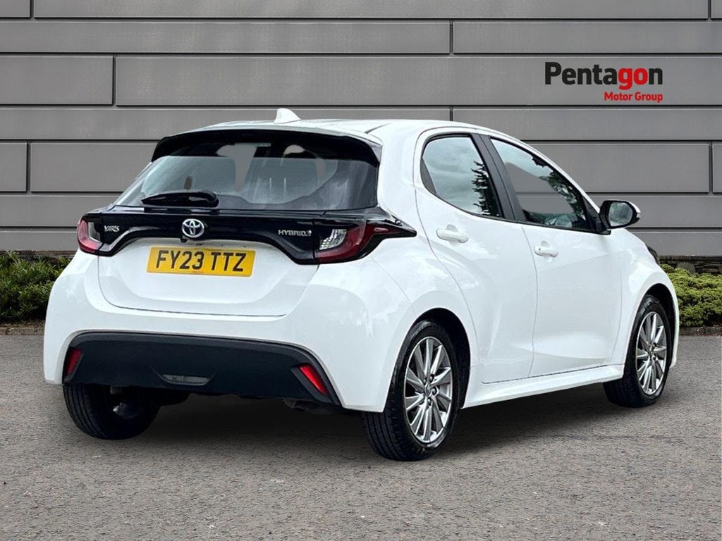 Toyota Yaris 1.5 Vvt H Icon Hatchback Hybrid E Cvt E FY23TTZ White #4