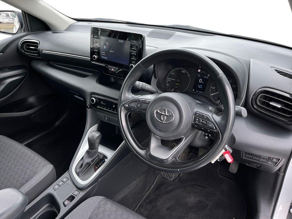 Toyota Yaris 1.5 Vvt H Icon Hatchback Hybrid E Cvt E FY23TTZ White #5