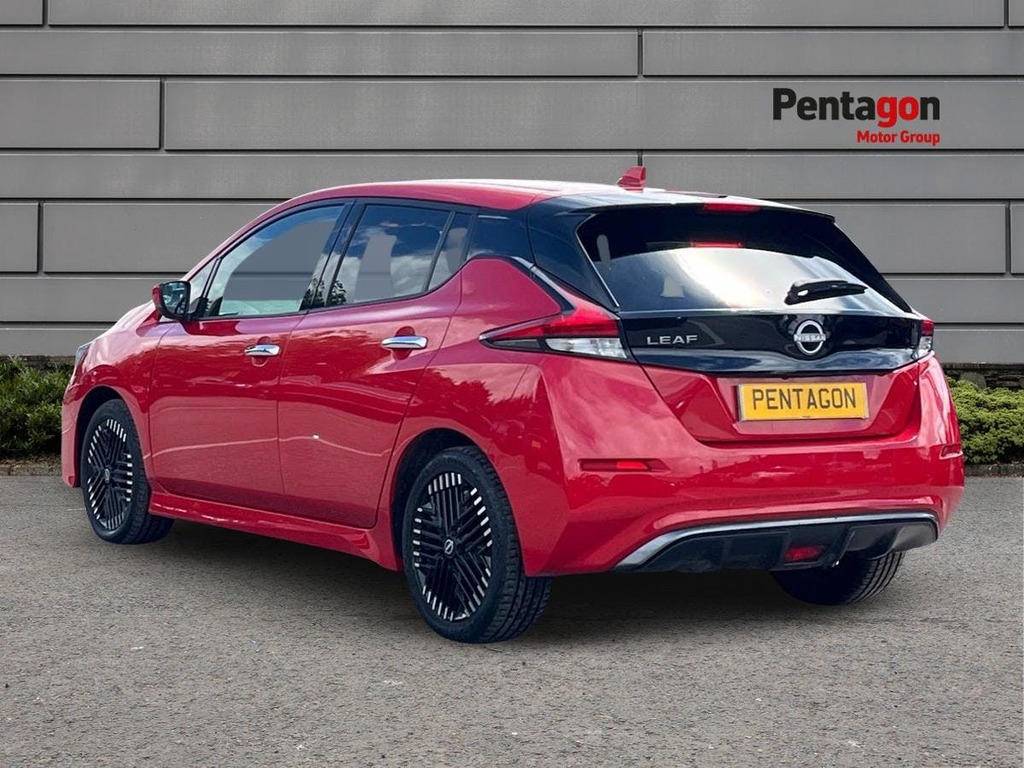 Nissan Leaf 39Kwh N Connecta Hatchback 150 CV23VKC Red #2