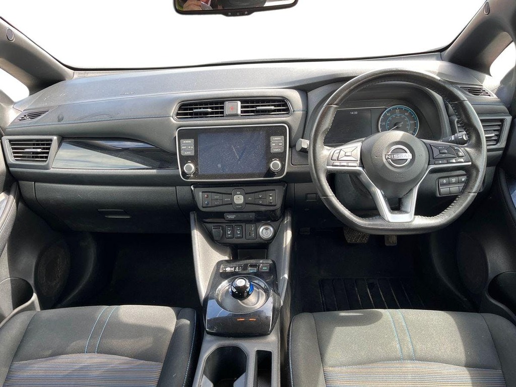 Nissan Leaf 39Kwh N Connecta Hatchback 150 CV23VKC Red #6