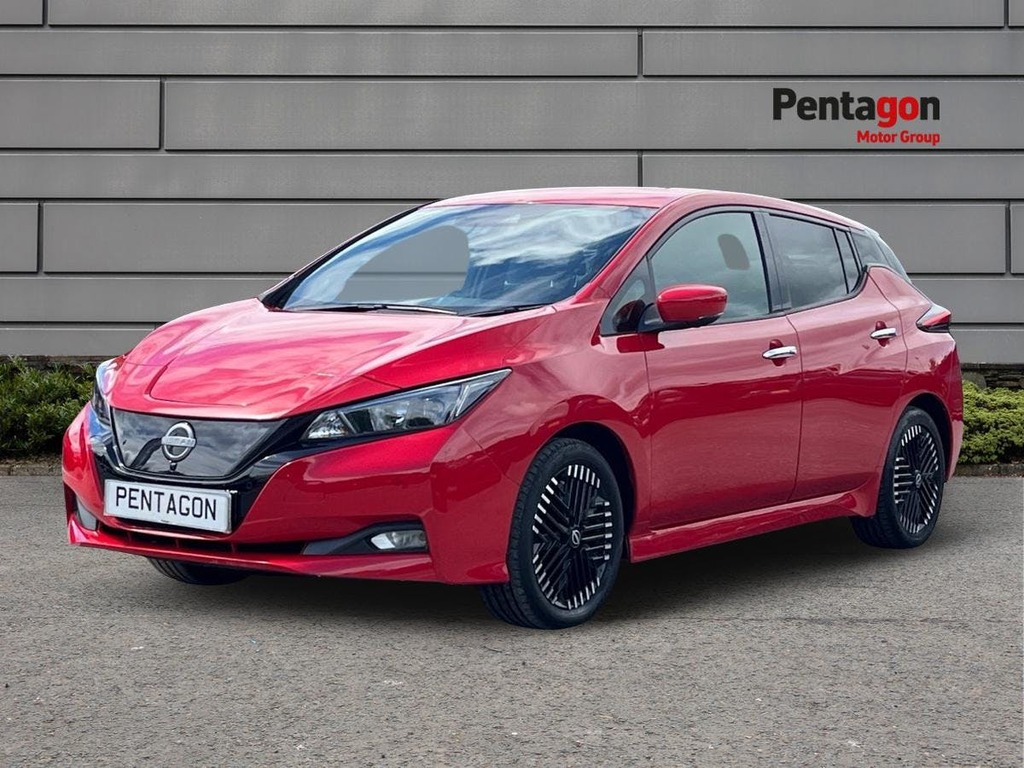 Nissan Leaf 39Kwh N Connecta Hatchback 150 CV23VKC Red #3