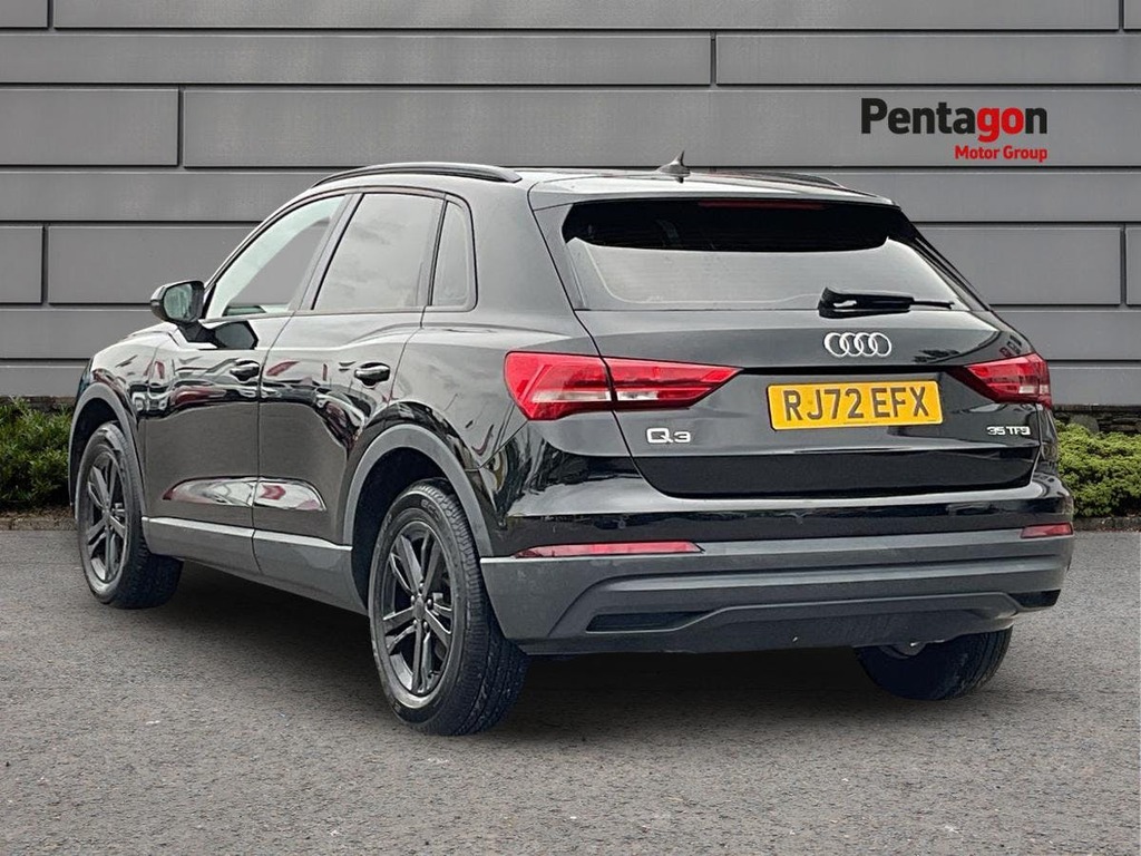 Audi Q3 1.5 Tfsi Cod 35 Technik Suv S Tronic Eu RJ72EFX Black #2