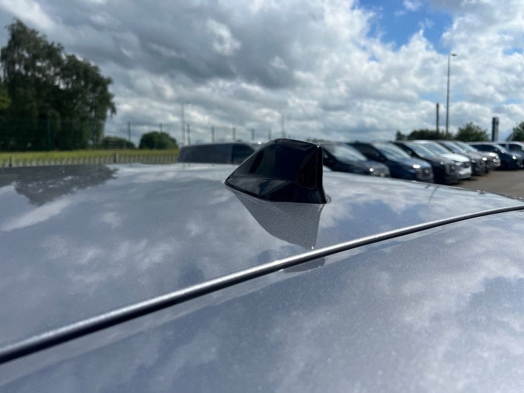 Peugeot 308 1.6 Plug-in Hybrid 225 Gt E-eat8 2024 White #24