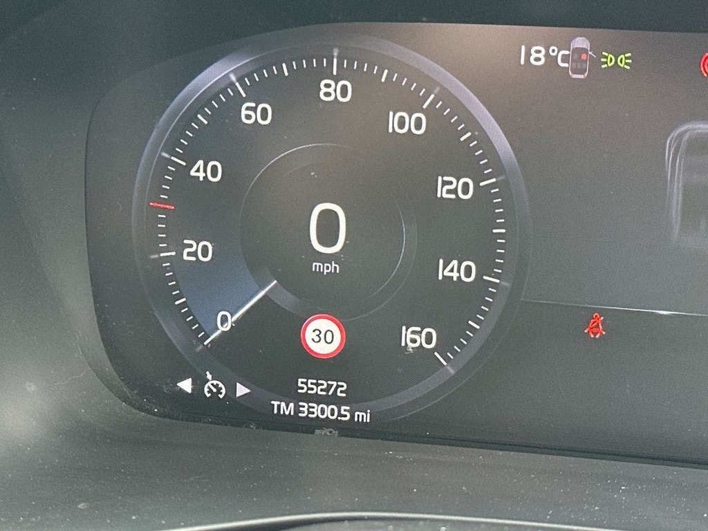 Volvo XC40 2.0 B4p Plus Dark Awd Red #16