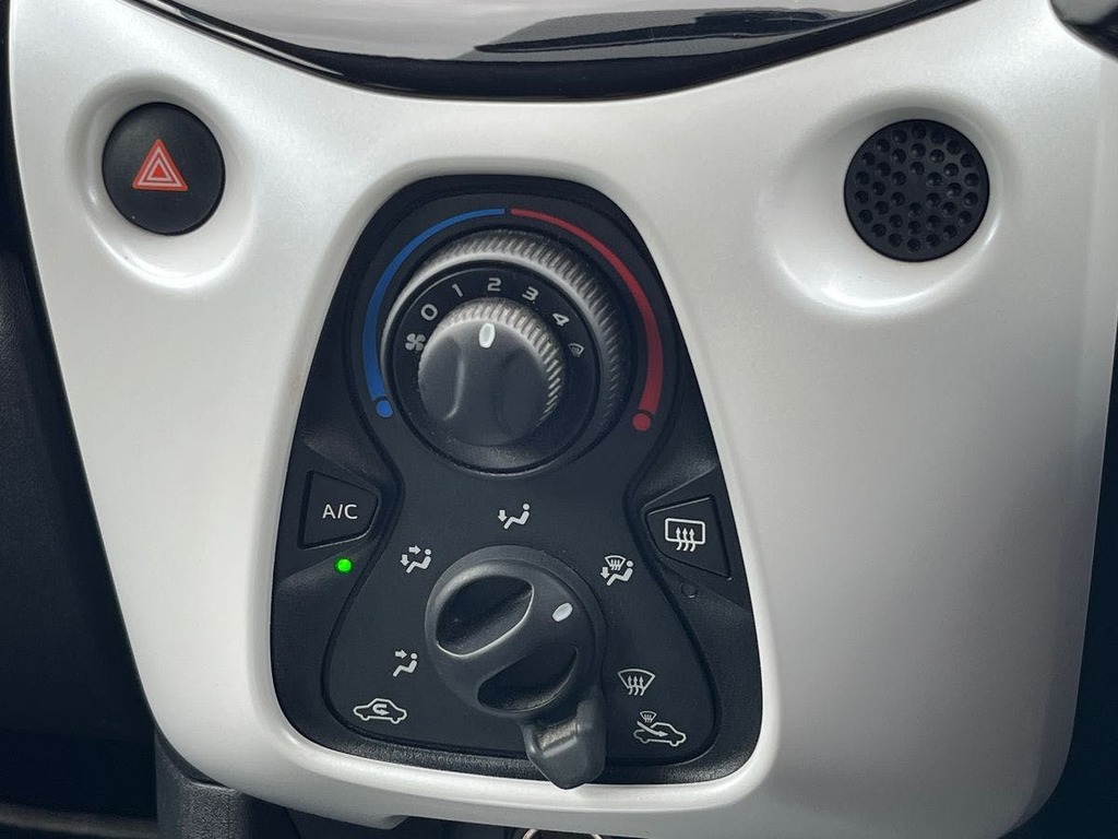 Toyota Aygo X-pression Red #21