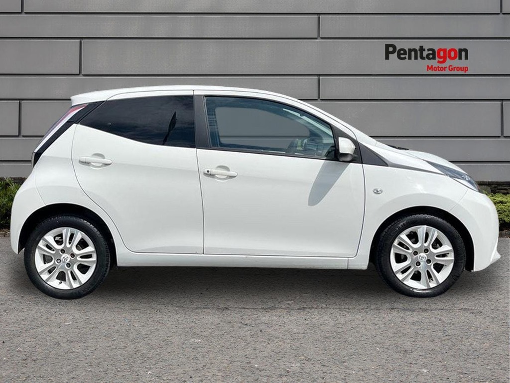 Toyota Aygo X-pression Red #11